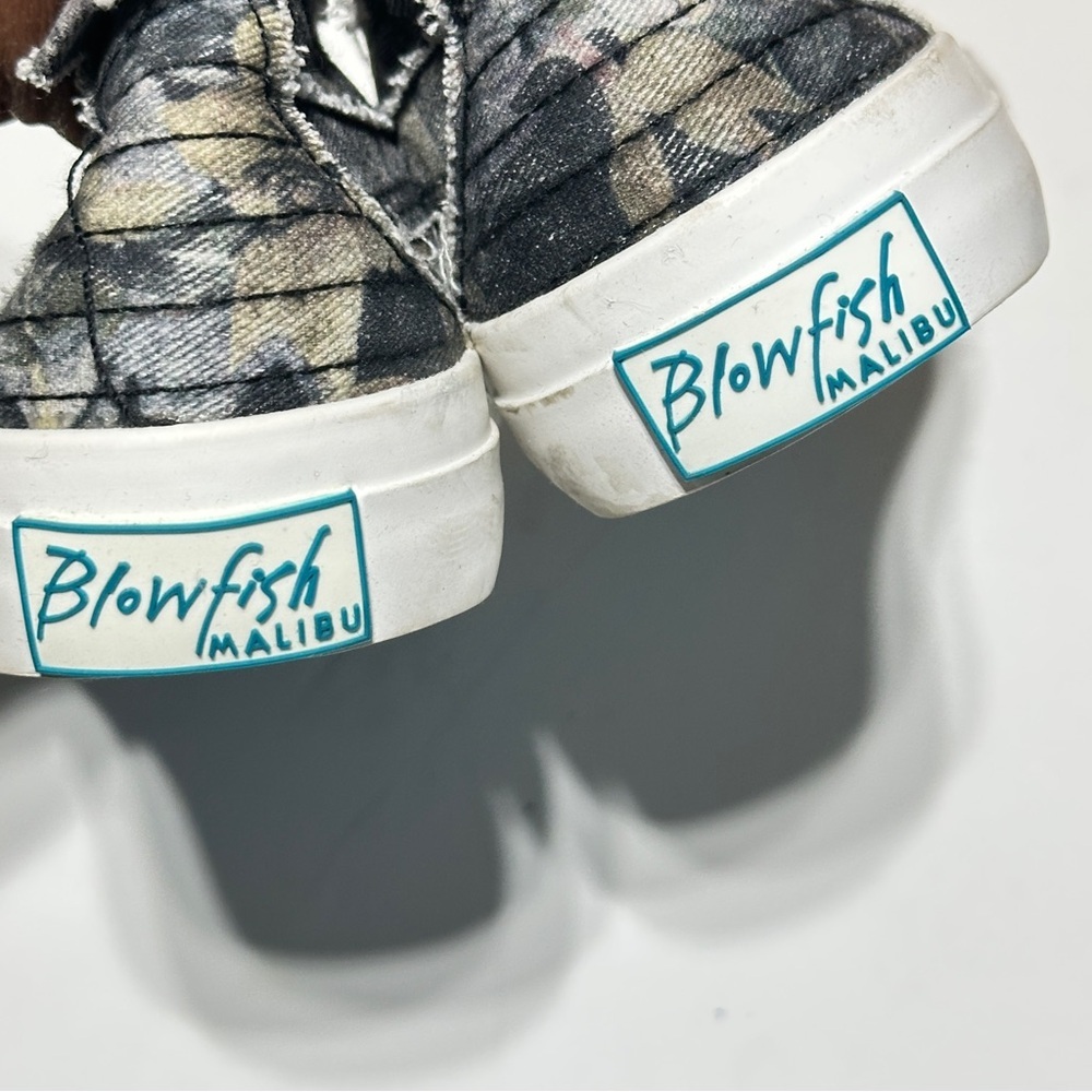 👉 Blowfish Malibu Distressed Camo Slip-On Sneakers – Size 6.5 - Picture 3 of 6
